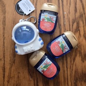 🚀🛰🎶🛸🤲NWT‼️Bath & Body Works Noise-making Astronaut Holder with Sanitizers